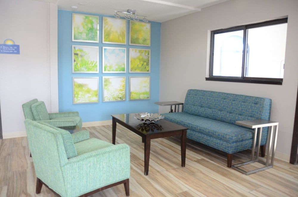 Days Inn by Wyndham Le Roy/Bloomington Southeast 2