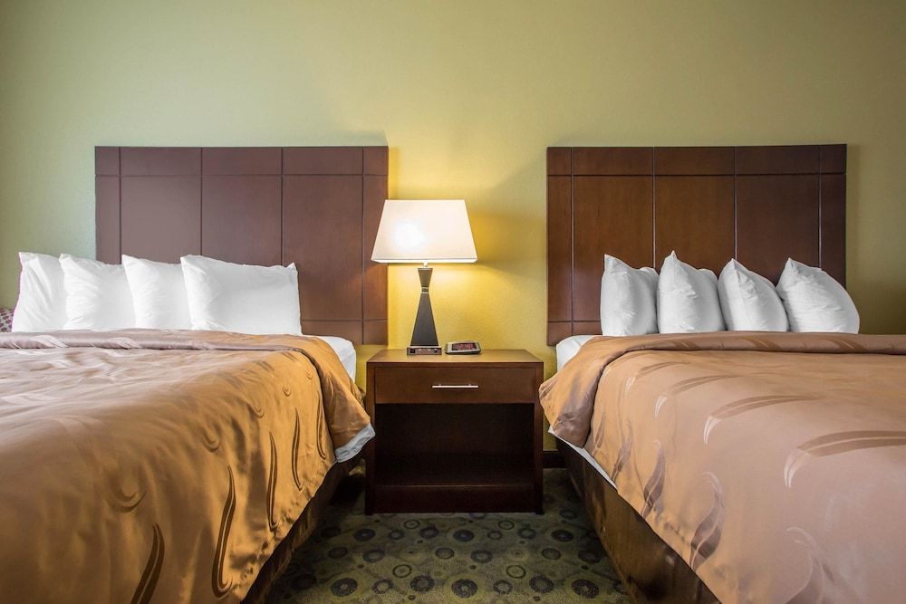 Quality Inn & Suites Bloomington I-55 and I-74 3