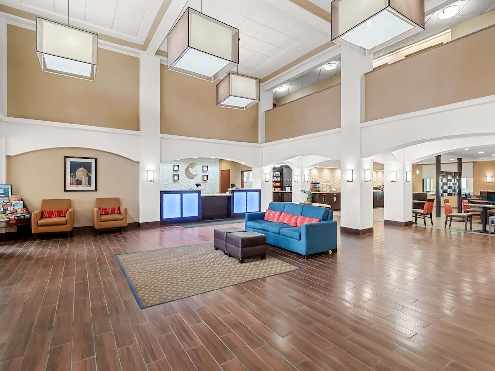 Comfort Inn & Suites 2