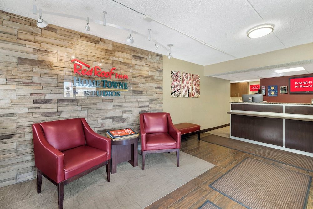 Red Roof Inn Buffalo - Niagara Airport 2