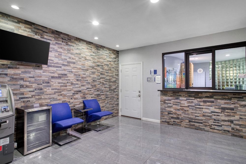 SureStay Hotel by Best Western Spring North Houston 3