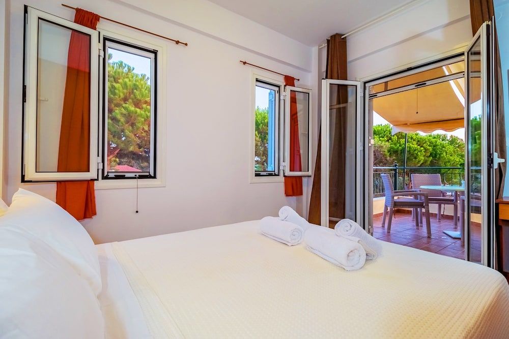 Romanos Beach Villas 3