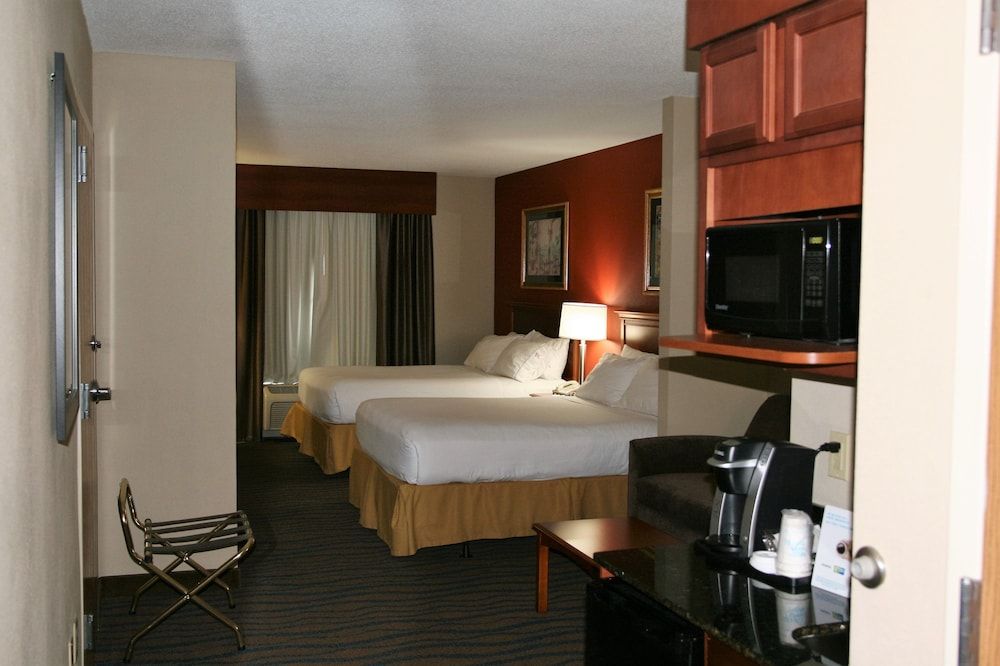 Holiday Inn Express Hotel & Suites Brooksville West by IHG 3