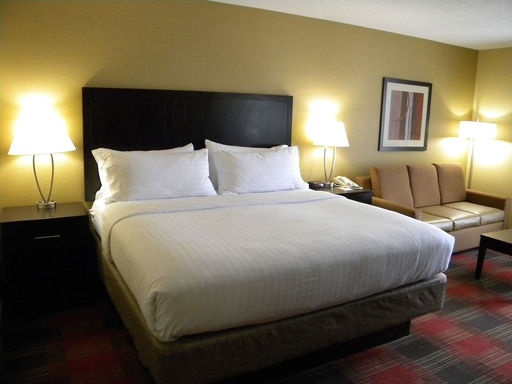 Holiday Inn Express Hotel & Suites Bowling Green by IHG 2