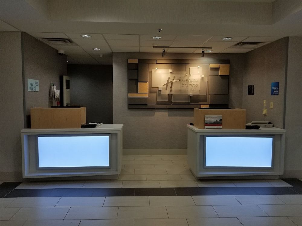 Holiday Inn Express Hotel & Suites Hillview by IHG 2