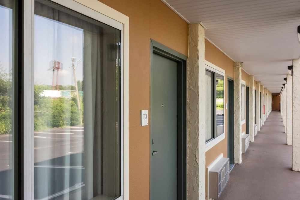 Econo Lodge East Ridge 3