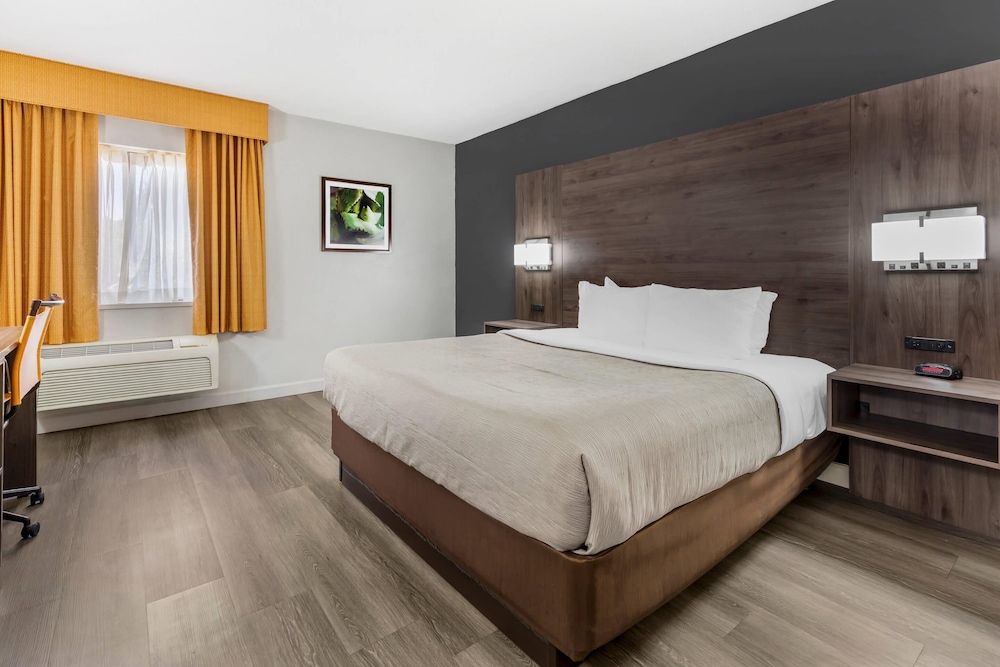 Quality Inn & Suites Raleigh Durham Airport 3