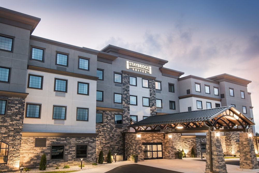 Staybridge Suites Wisconsin Dells - Lake Delton by IHG 1