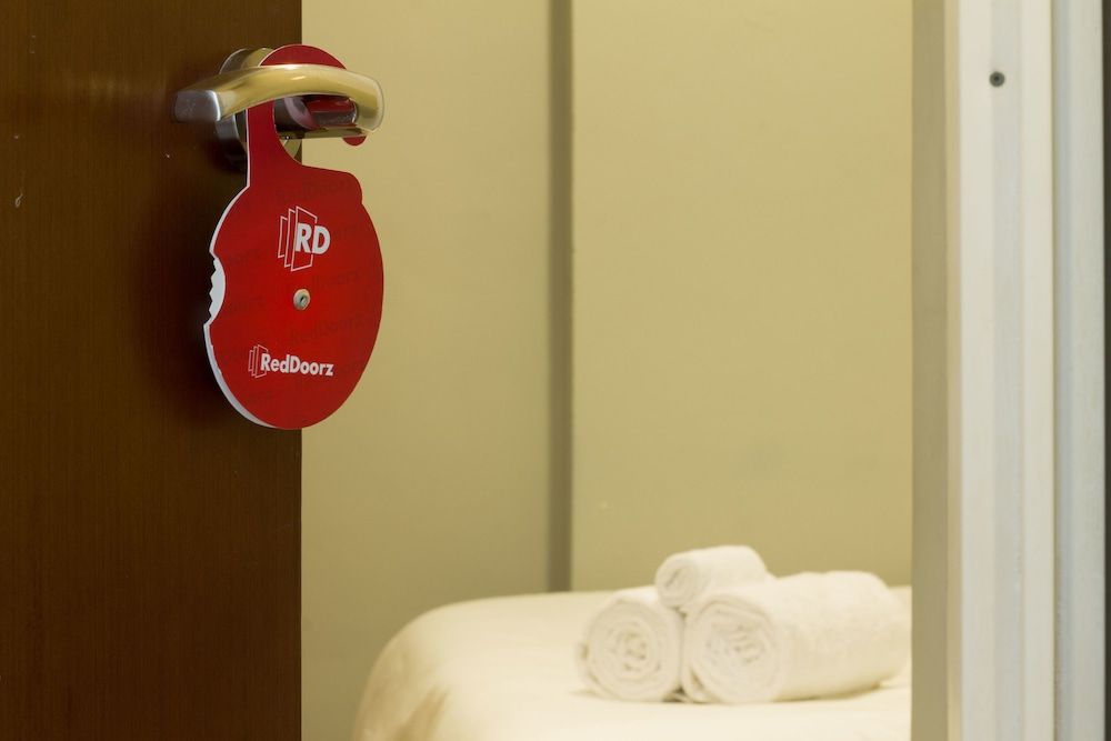 RedDoorz Plus near Parahyangan University 3