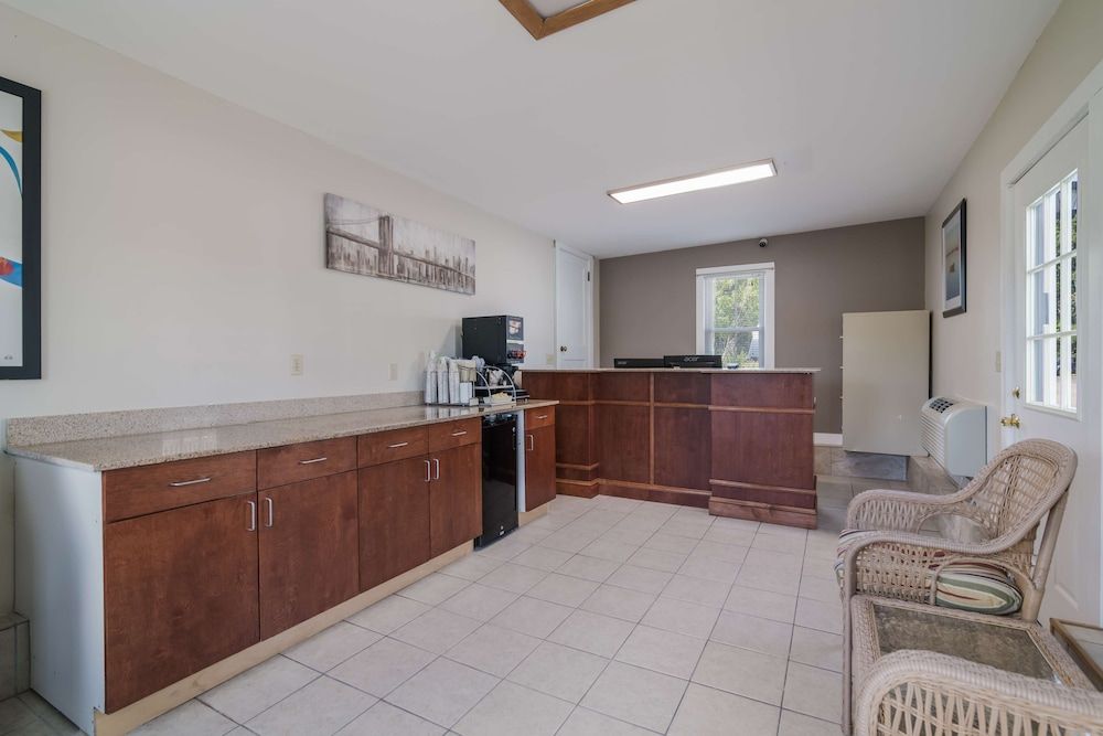 Americas Best Value Inn Scarborough Portland 3