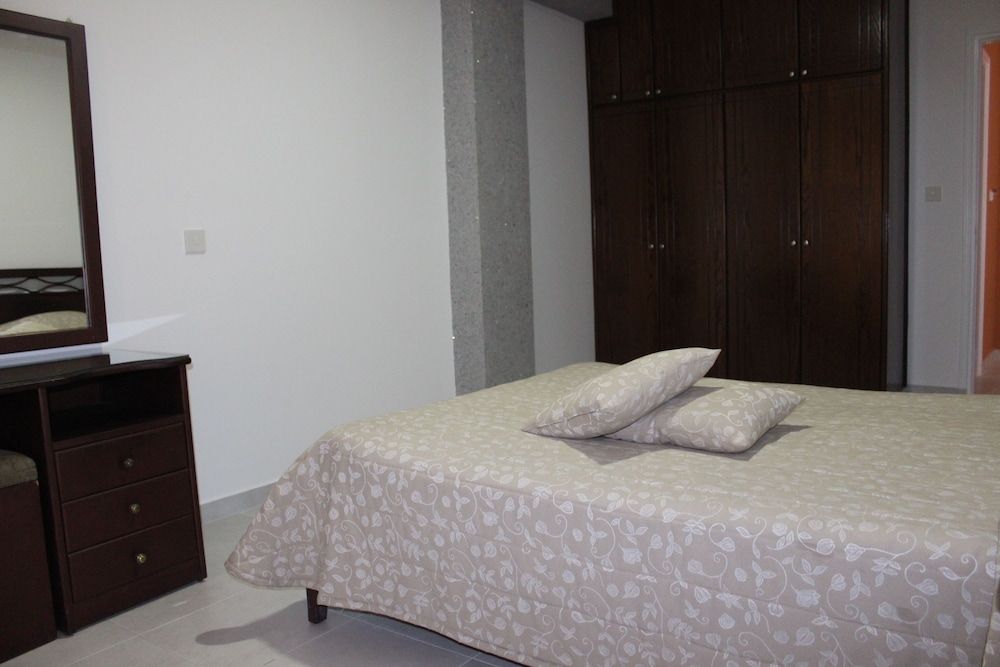 Petsas Apartments & Tavern 3