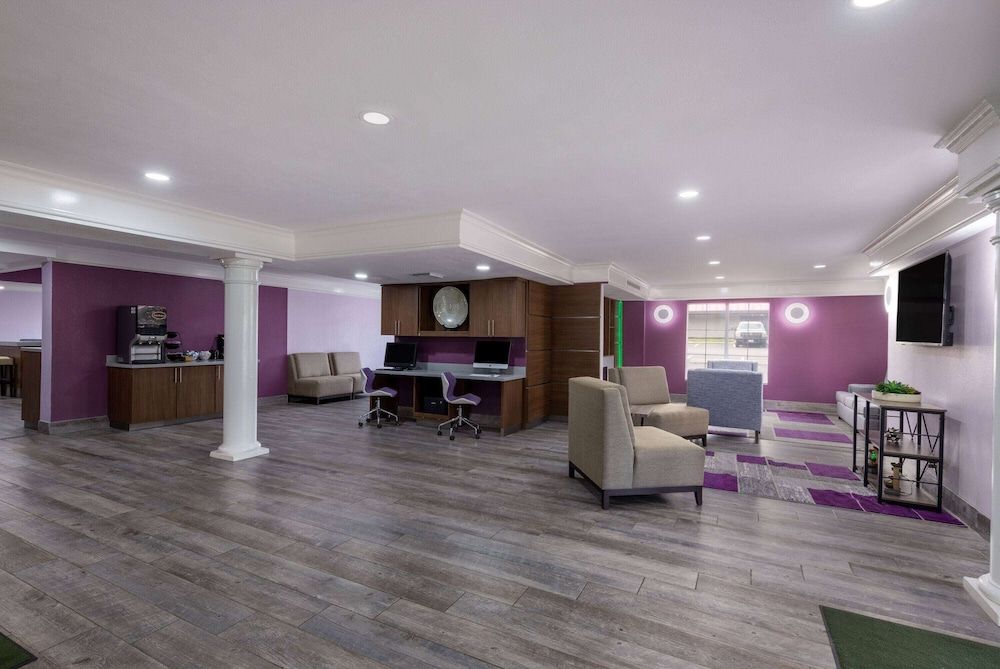 La Quinta Inn by Wyndham Kansas City Lenexa 3