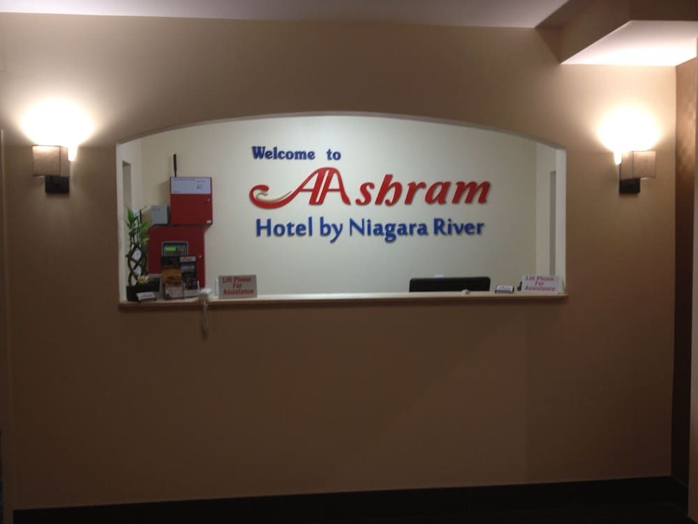 AAshram Hotel by Niagara River 3