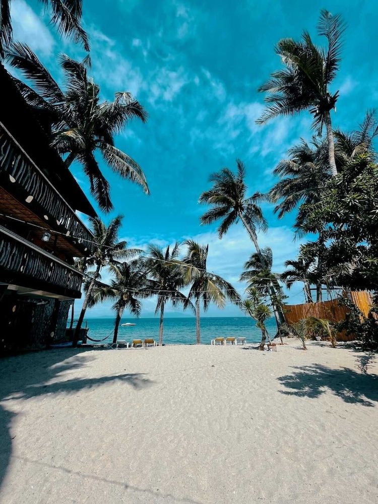 Bamboo House Beach Lodge & Restaurant