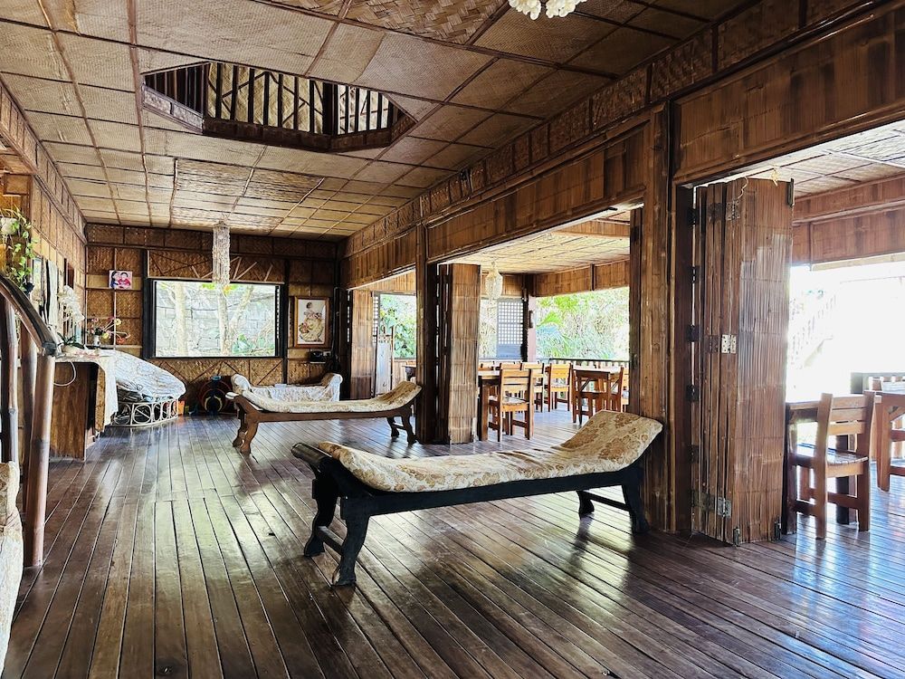 Bamboo House Beach Lodge & Restaurant 2