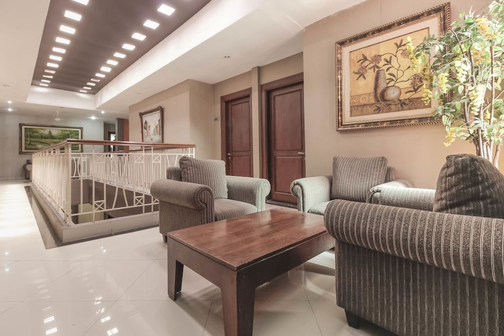 RedDoorz Near Pasar Pagi Cirebon 2