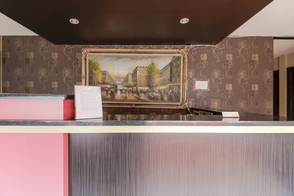 RedDoorz Near Pasar Pagi Cirebon 3