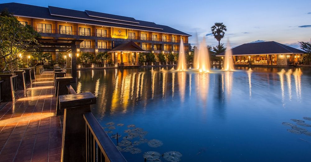 Hotel de l'amour 4 étoiles à Prakhon Chai