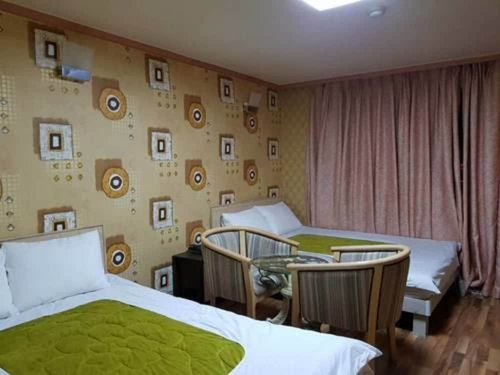 Green and Blue Hotel 3