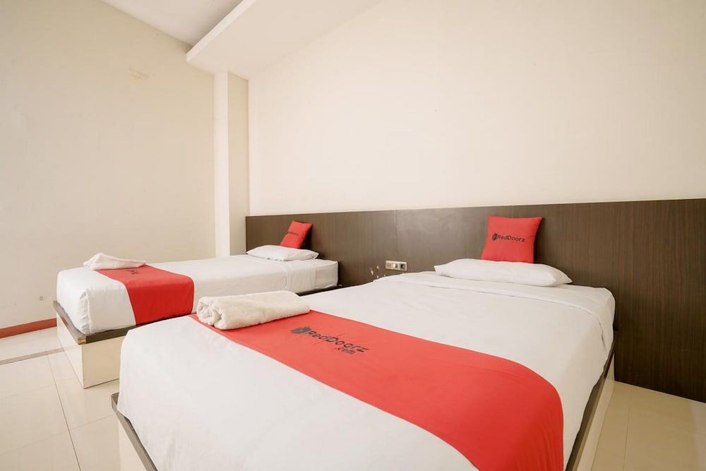 RedDoorz near Pantai Pede 2 estrellas en Labuan Bajo