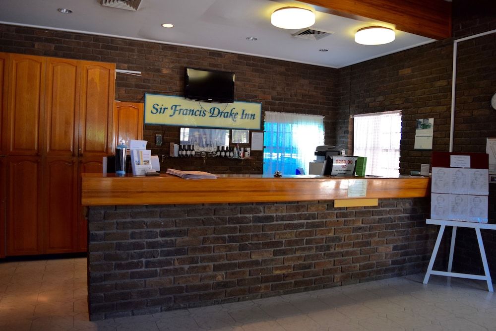 Airport Motel Sir Francis Drake 3