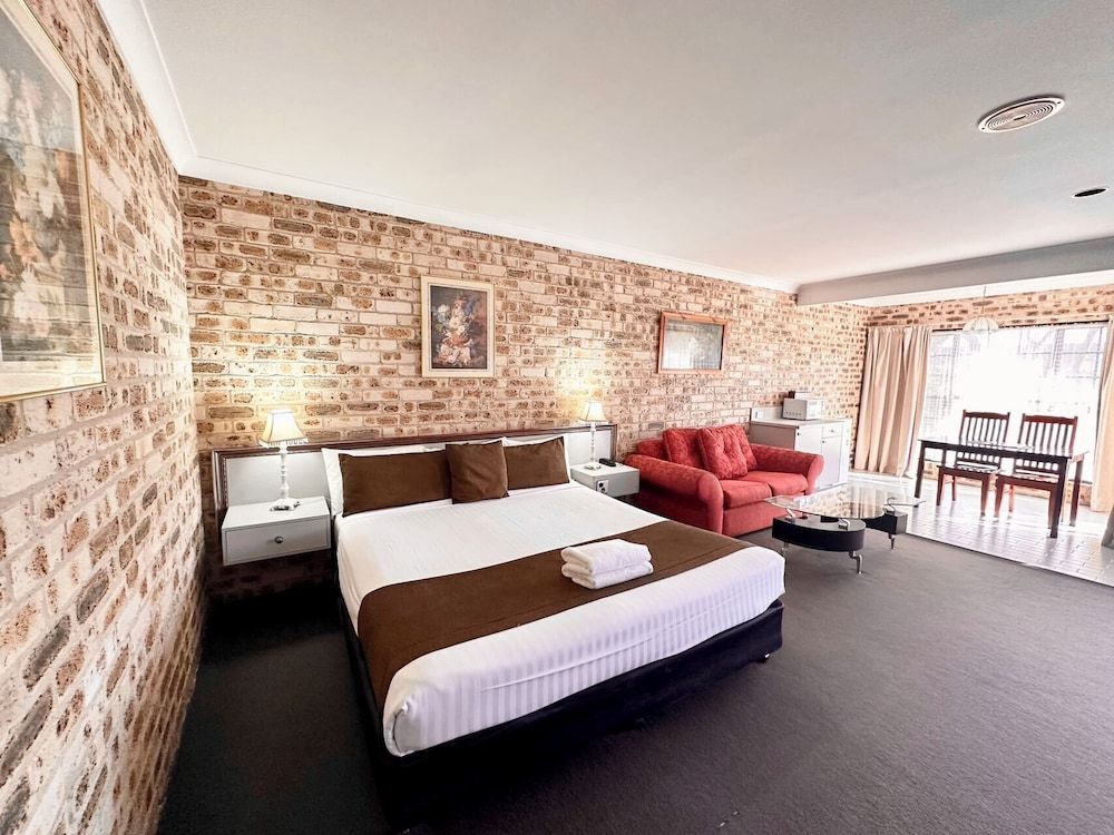 Airport Motel Sir Francis Drake