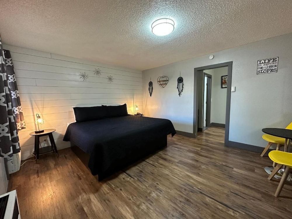 Lake Ridge Hotel 3