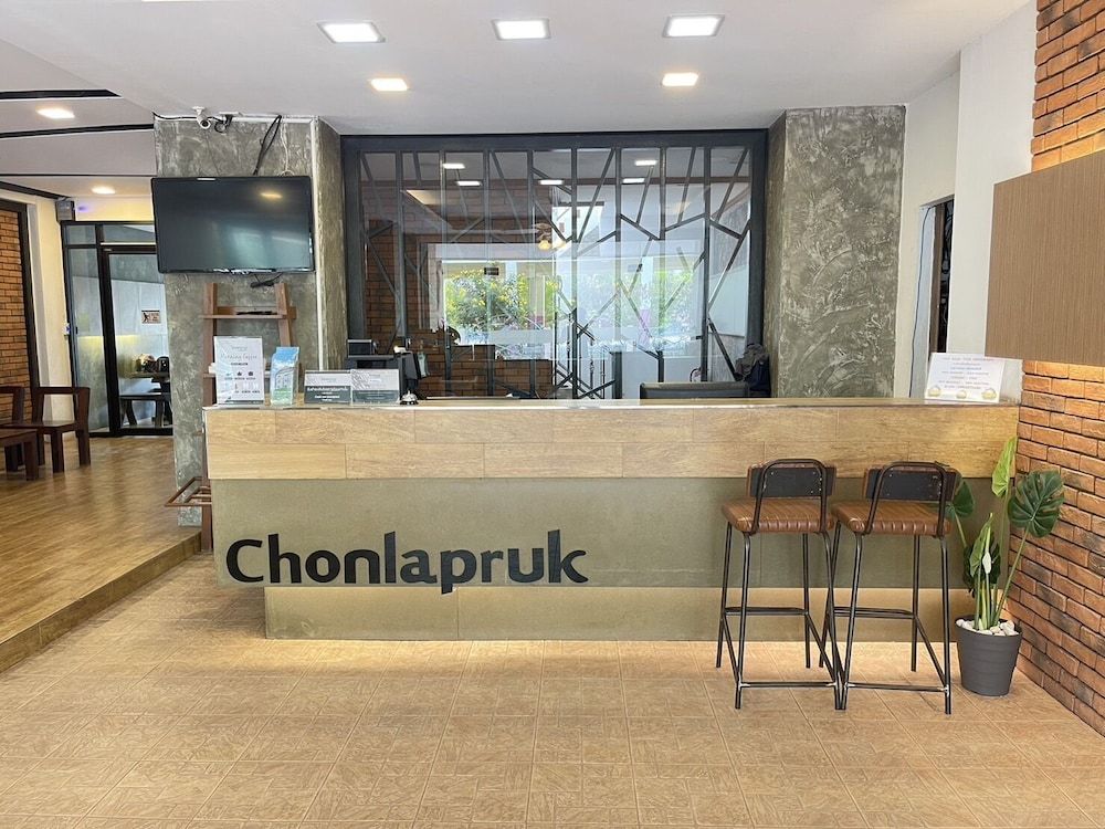 Chonlapruk Lakeside Hotel 3