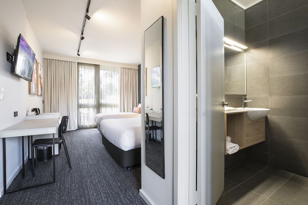 Nightcap at Sandown Park Hotel 2