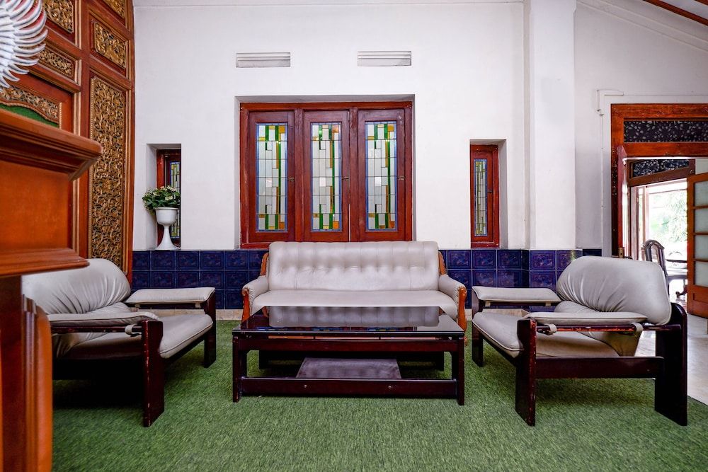 Super OYO Capital O 1644 Hotel Griya Kencana 2