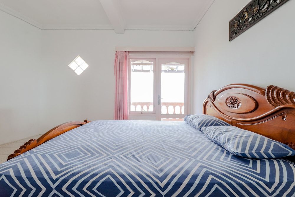 Adinda Beach Hotel and Villa 2