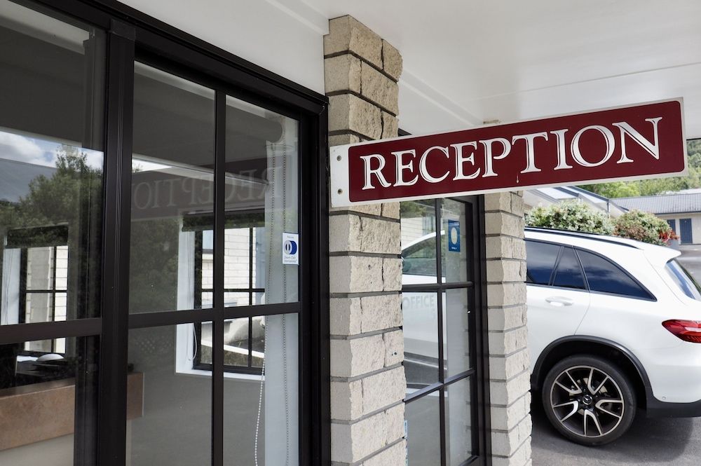 Bk's Pohutukawa Lodge 3