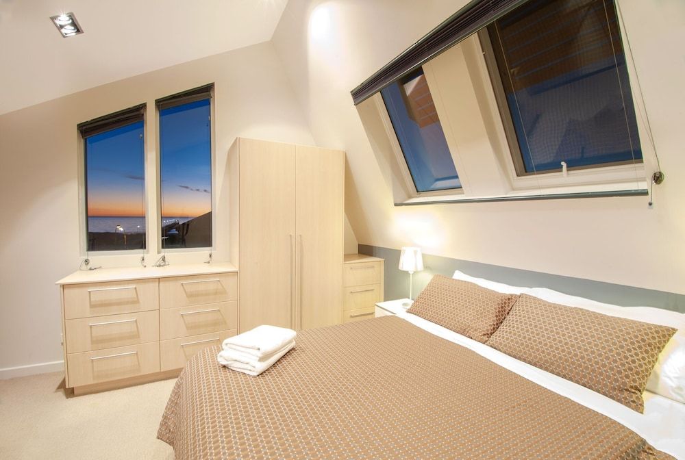 Semaphore Blue Apartments 2