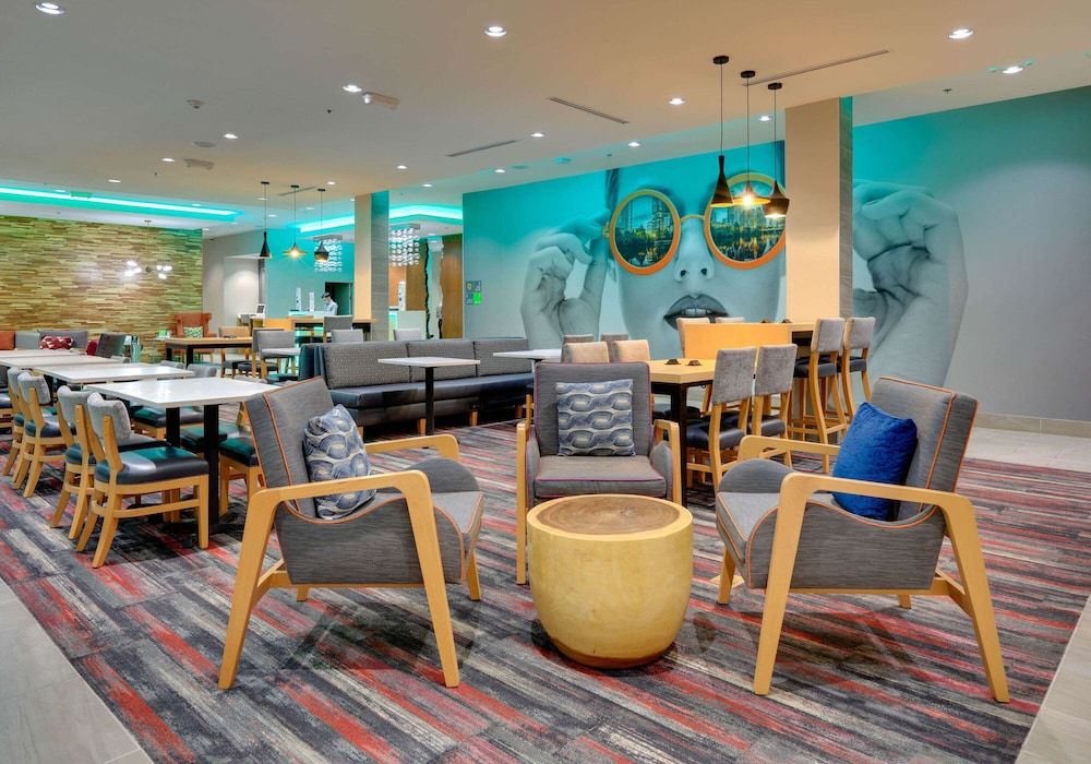 La Quinta Inn & Suites by Wyndham Lakeway 3