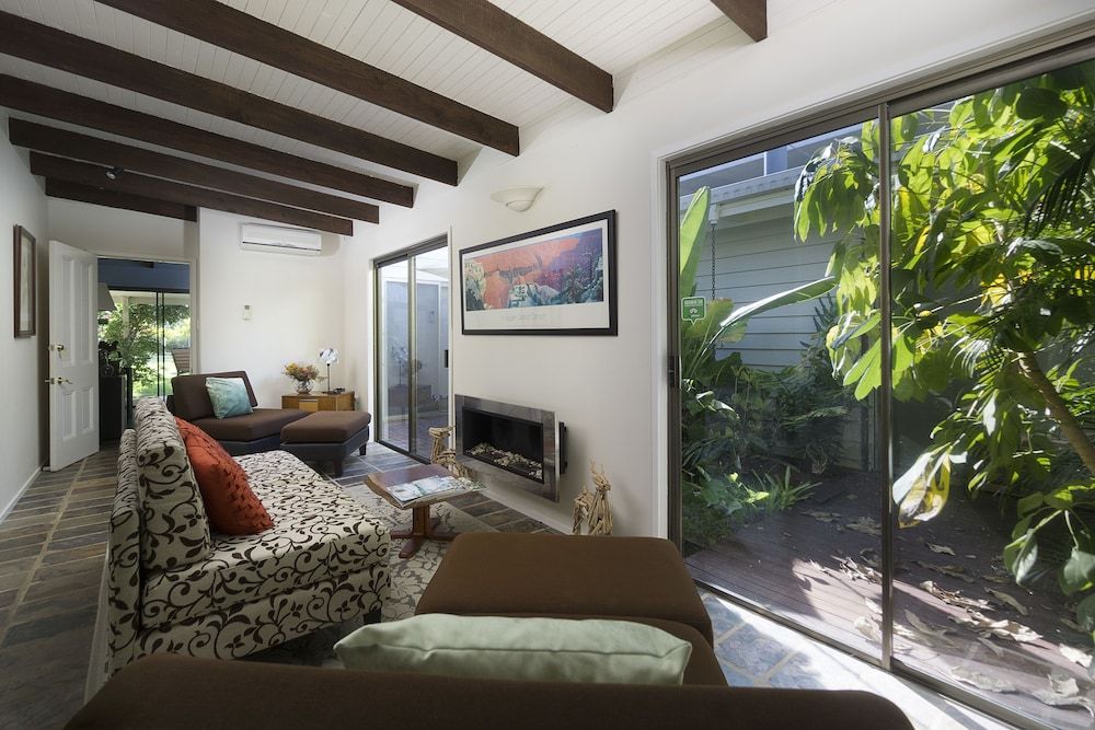 Hillcrest Mountain View Retreat 2