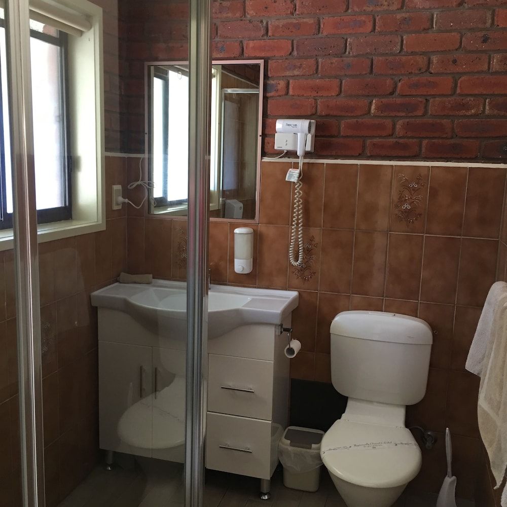 Melton Motor Inn & Apartments 2