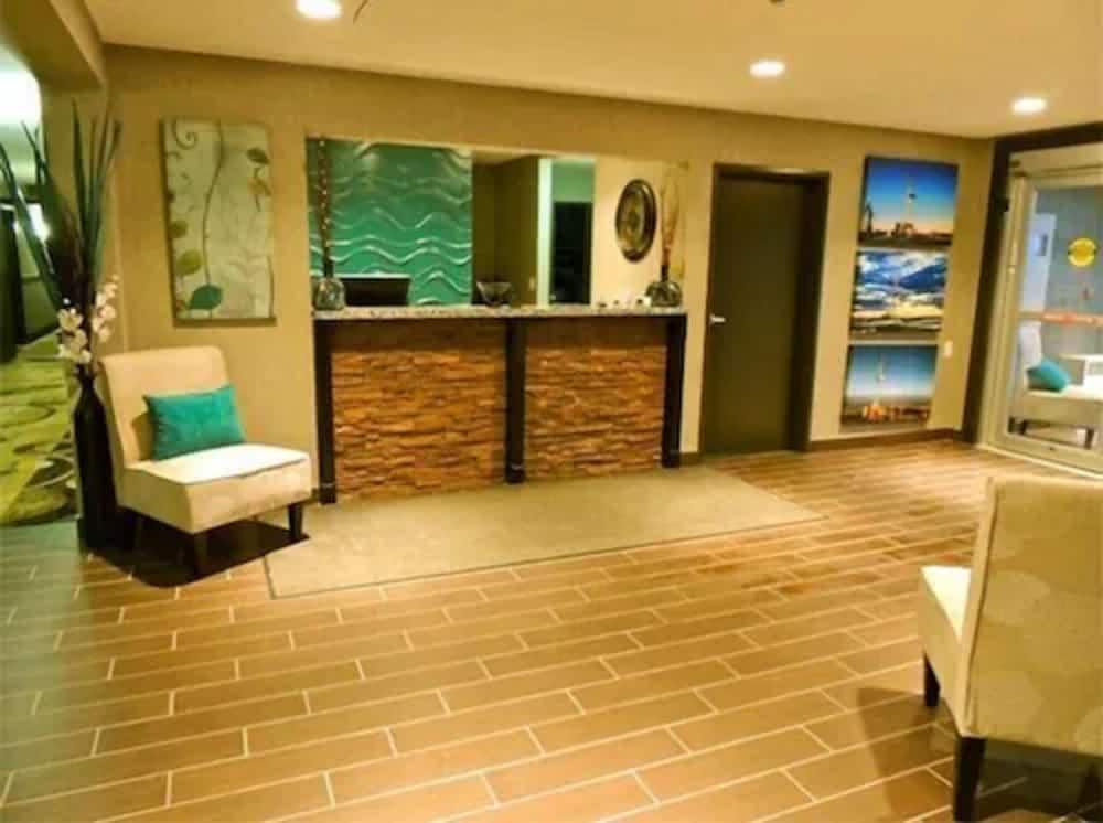 Carlyle Western Star Inn & Suites 3