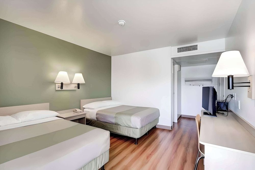 Econo Lodge Midvale 3