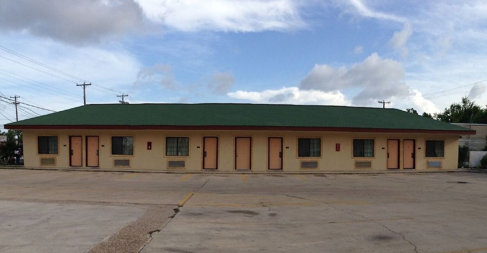 Pinn Road Inn and Suites 3