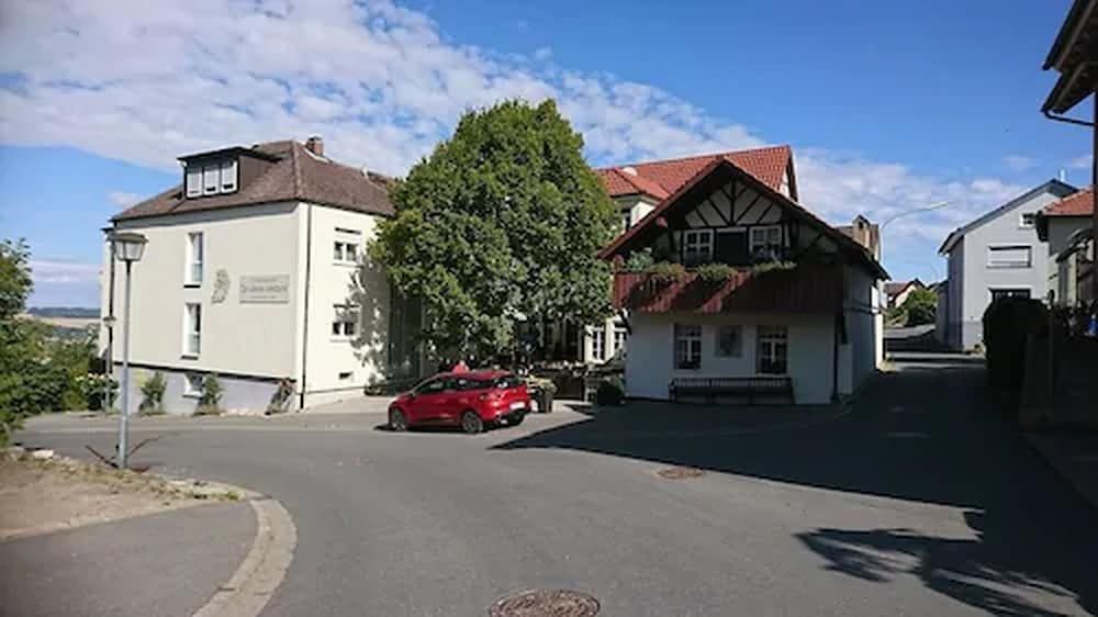 ZUR Schonen Schnitterin Gasthof -1 estrellas en Bad Staffelstein