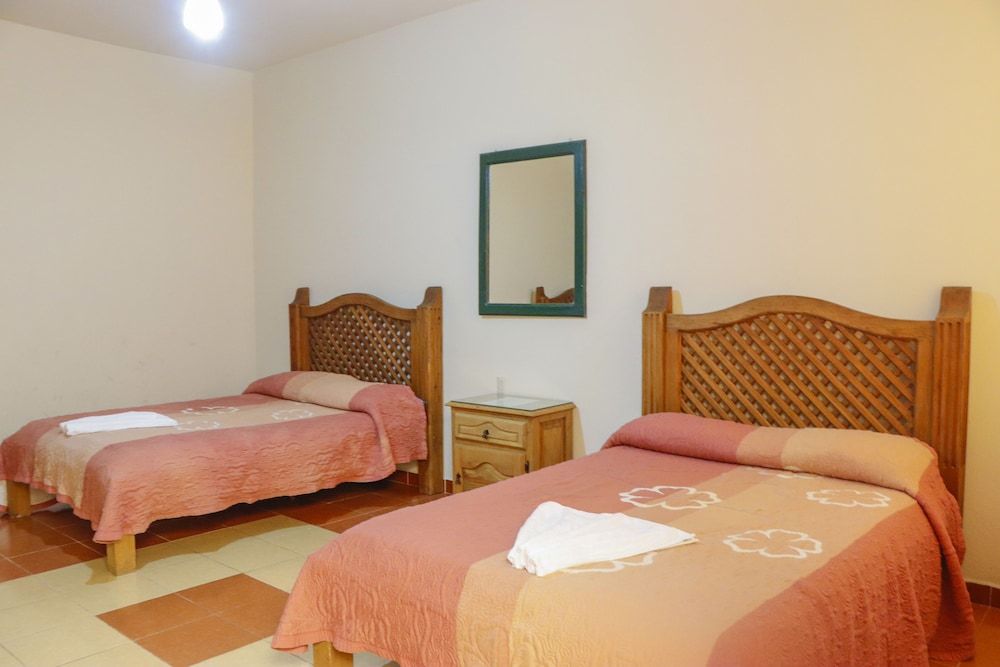 Mesón de los Ángeles 3