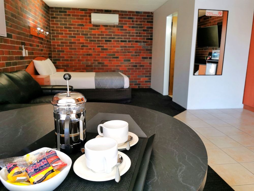 Townhouse Motor Inn 2