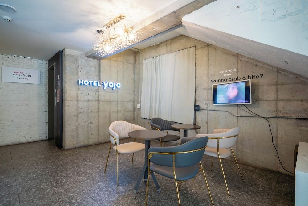 HOTEL YaJa West Gate 3