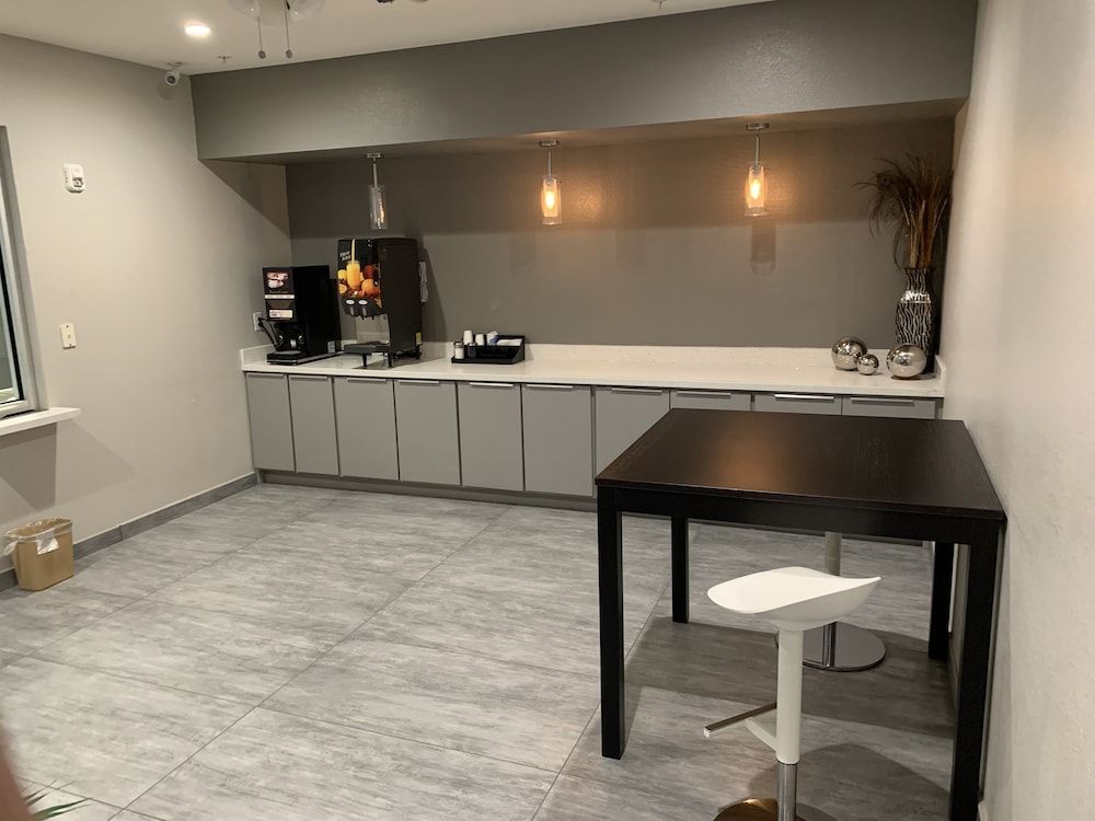 Crystal Inn - Sugar Land 2