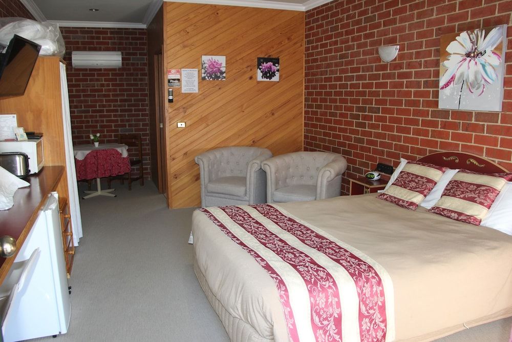 The Elms Motor Inn 3