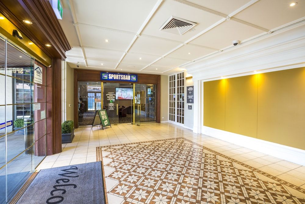 Nightcap at Sylvania Hotel 2