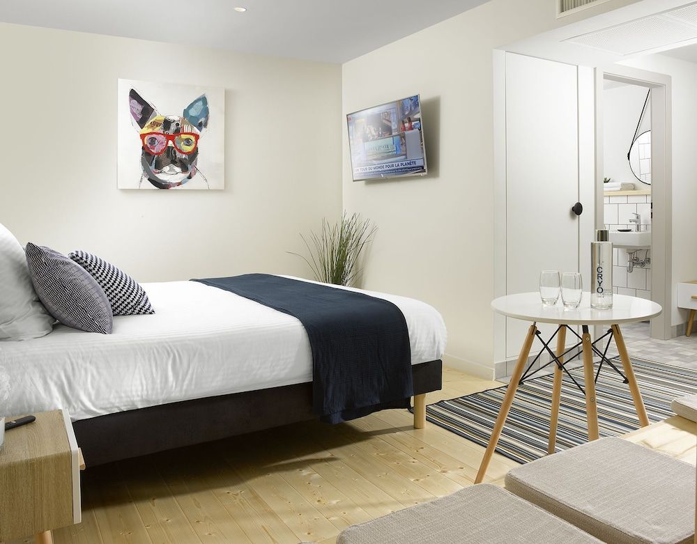 Hotel Au Petit Pont 2