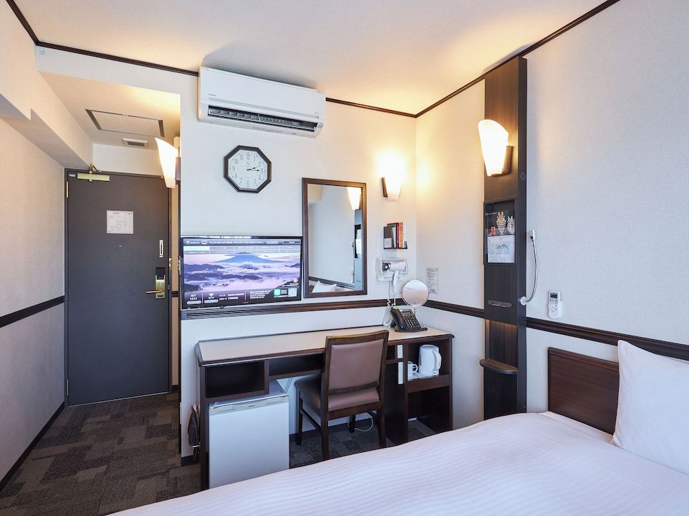 Toyoko Inn Shin Takaoka Station Shinkansen Minami 3