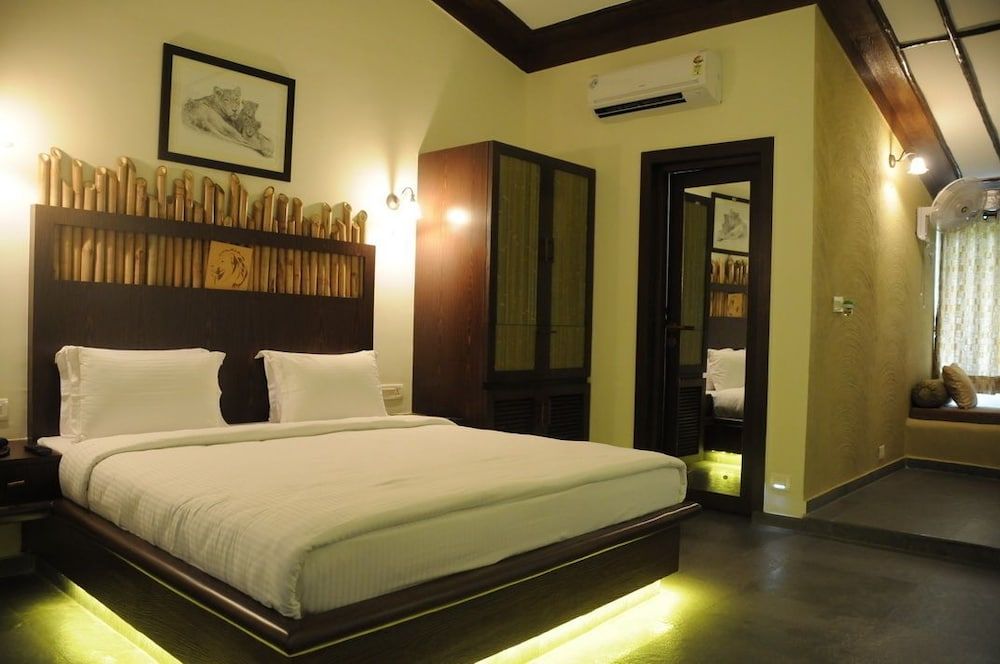 Asiatic Lion Lodge 3