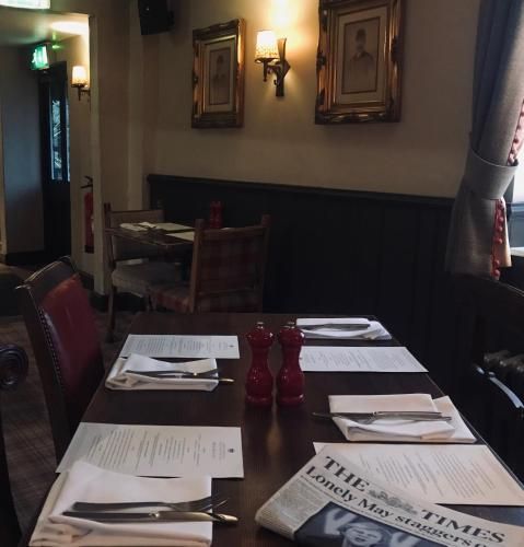 The Crown Pub, Dining & Rooms 3